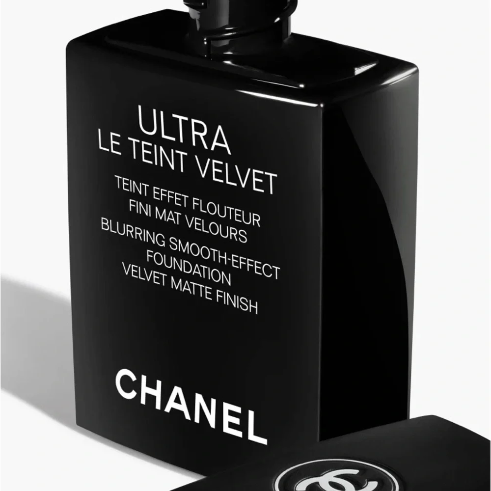 Chanel Ultra Le Teint Velvet B40 Matte Foundation - New in Box